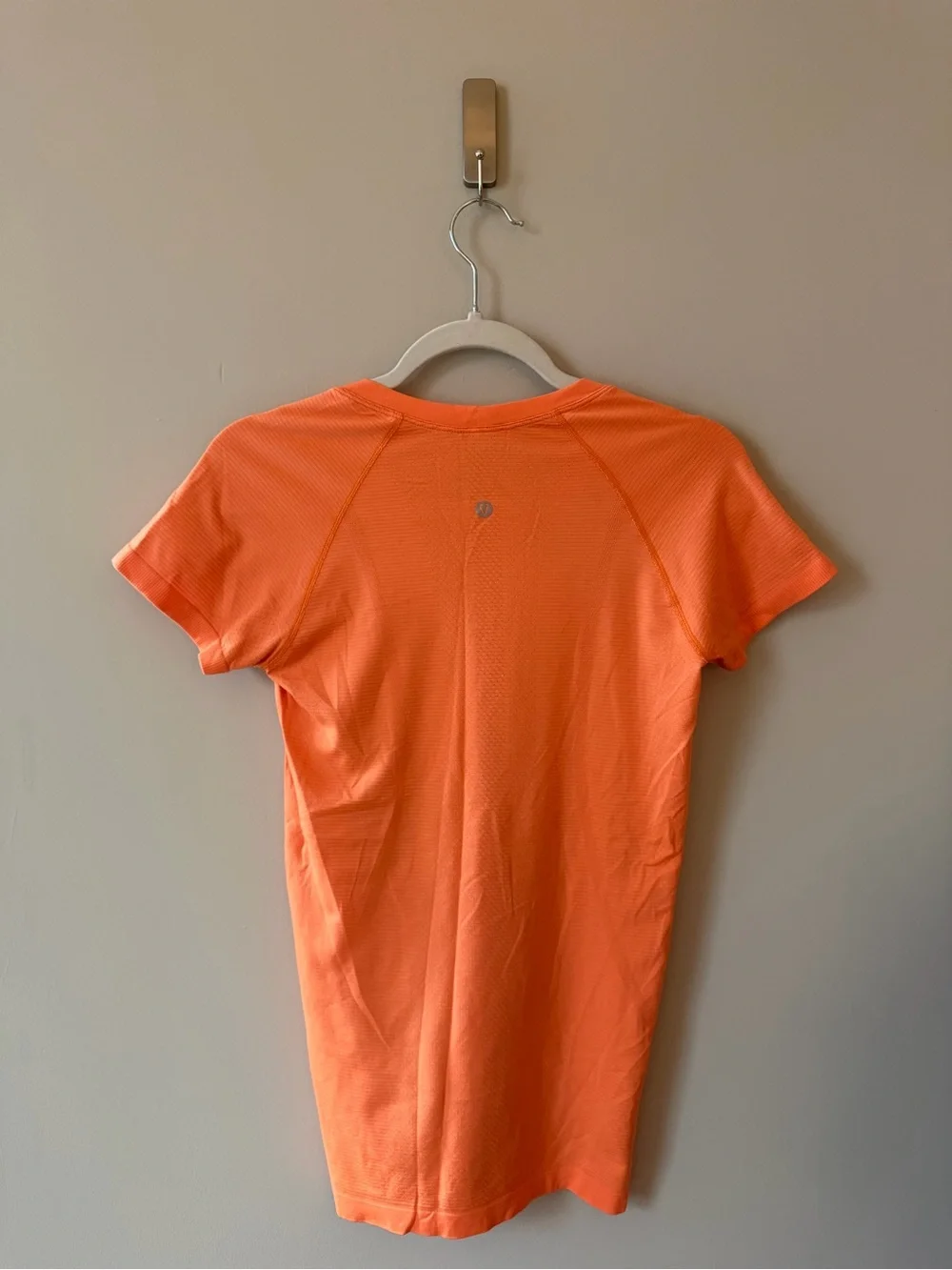 Lululemon Swiftly Tech Short Sleeve Shirt 2.0 Size 6 Orange